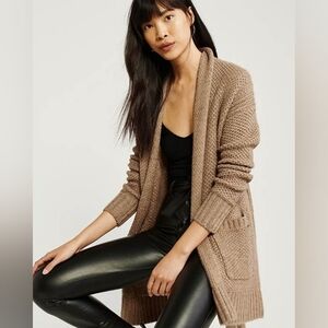 Like new Abercrombie & Fitch super soft Cardi in Camel size L